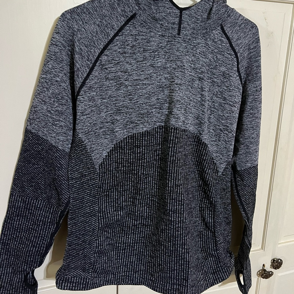 Fabletics stretchy workout top with thumb holes